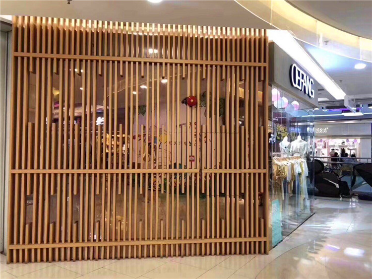 仿木紋鋁方通隔斷定制