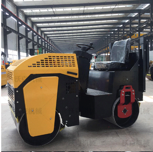 【小型壓路機(jī)2噸-駕駛式液壓柴油壓路機(jī)-駕駛室壓路機(jī)-微型雙鋼輪壓土機(jī)】_05