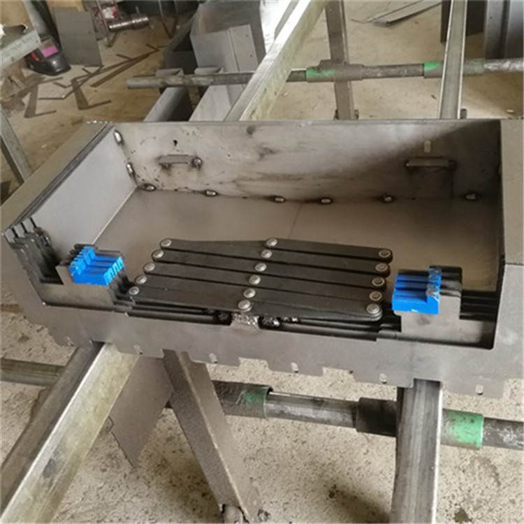 低價售賣  VMC1065加工中心防護罩 斜拉式鋼板防護罩  質(zhì)量保證