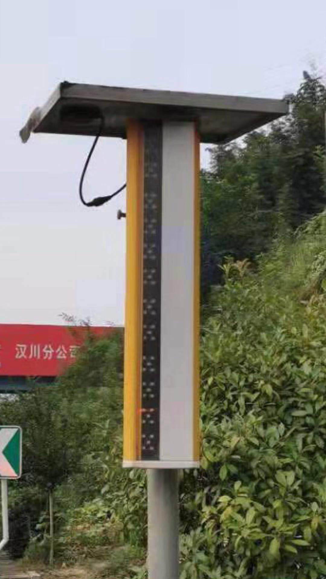 太陽能邊緣警示燈